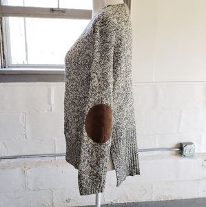 Black/White knit sweater